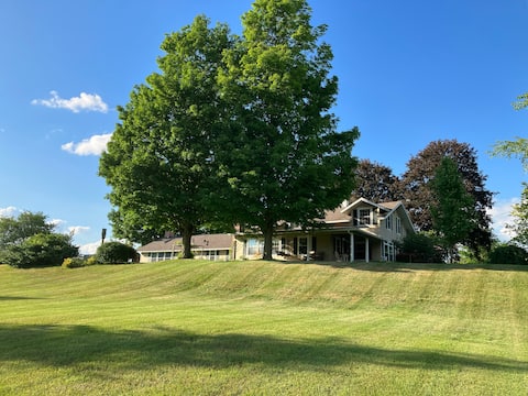 Scenic 4 bedroom farmhouse with a pool