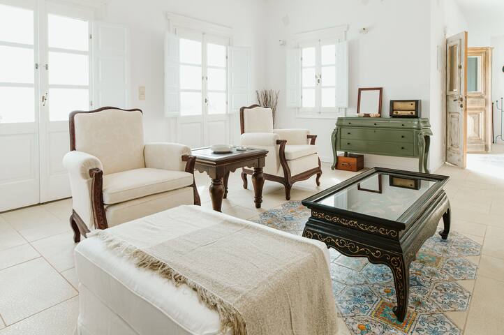 3-Bed, 3-Bath Villa, Veranda With Pool by Cliff gallery image 4