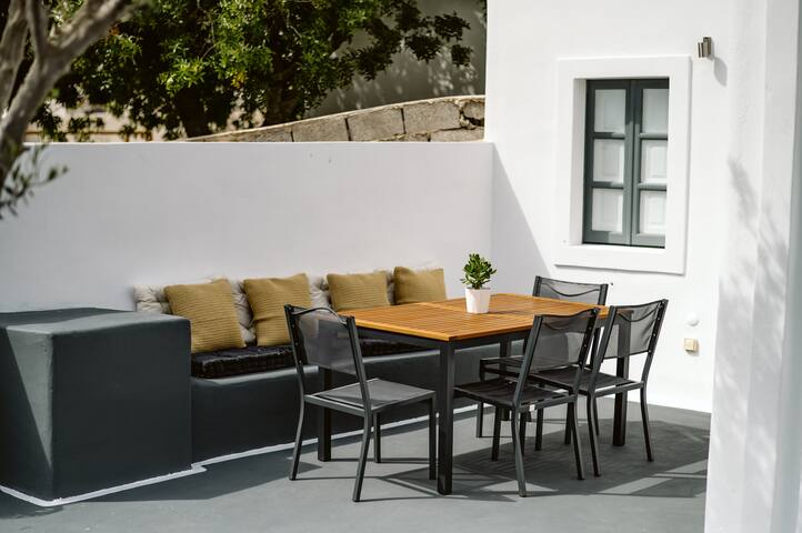 3-Bed, 3-Bath Villa, Veranda With Pool by Cliff gallery image 5