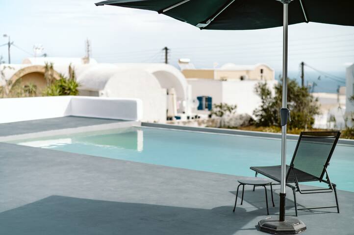 3-Bed, 3-Bath Villa, Veranda With Pool by Cliff gallery image 2