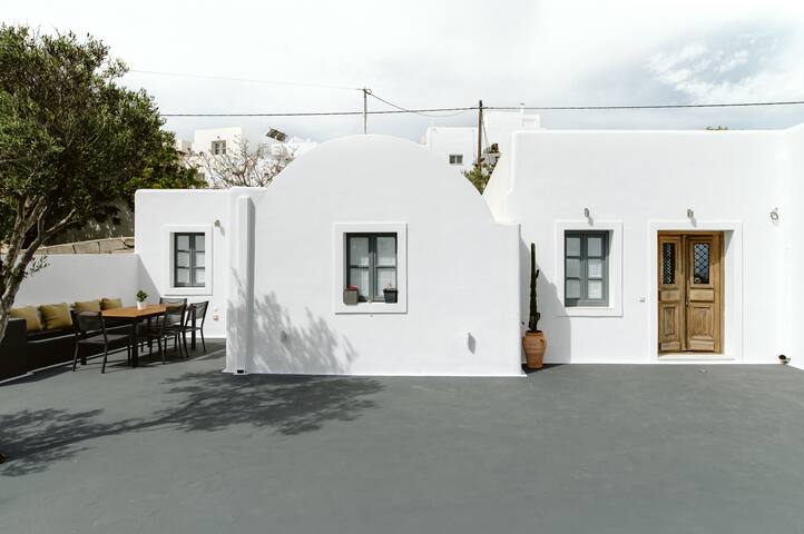 3-Bed, 3-Bath Villa, Veranda With Pool by Cliff gallery image 3