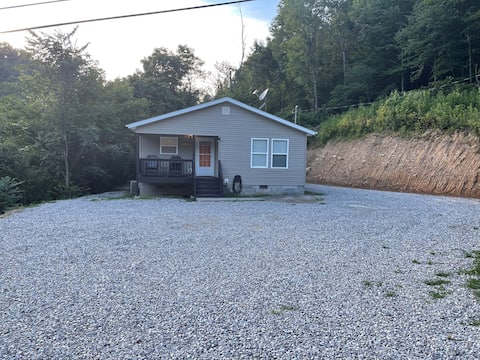 Rockhouse Hillside Retreat