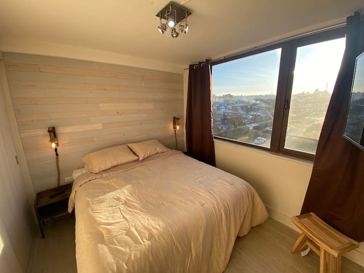 Hiki ni chumba kingine cha kulala cha ukubwa wa kifalme.