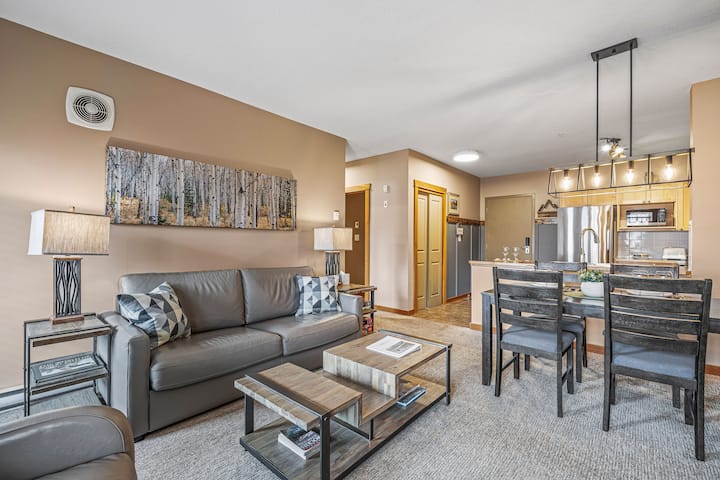 Iconic View- Hot Tub/pool, Gym, View, Parking - Canmore