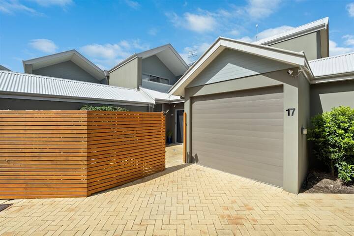 Haven on Seine – Luxury 2Brm Apartment gallery image 3