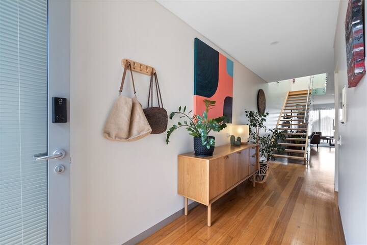 Haven on Seine – Luxury 2Brm Apartment gallery image 5