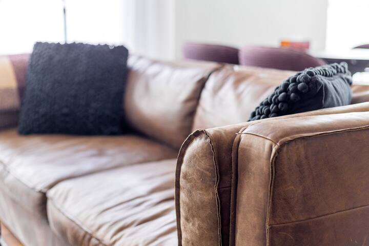 Amazing Location – 2BDRM/2BATH – right on Robson gallery image 4