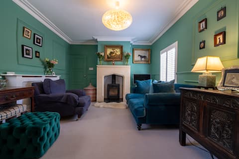 Successful Airbnb property: Stunning 17th century 3 bedroom cottage in Chipping Campden