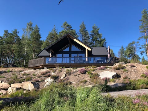 Modern cabin with idyllic location