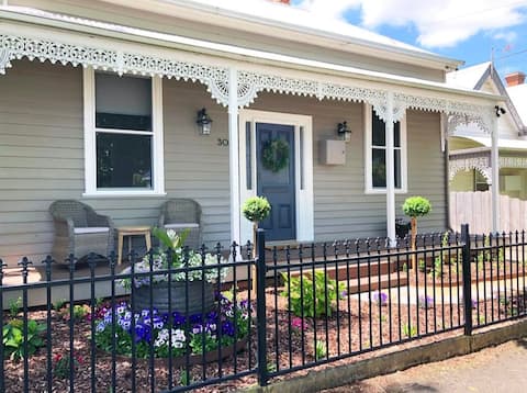 The Bellflower Cottage - relaxing cosy comfort