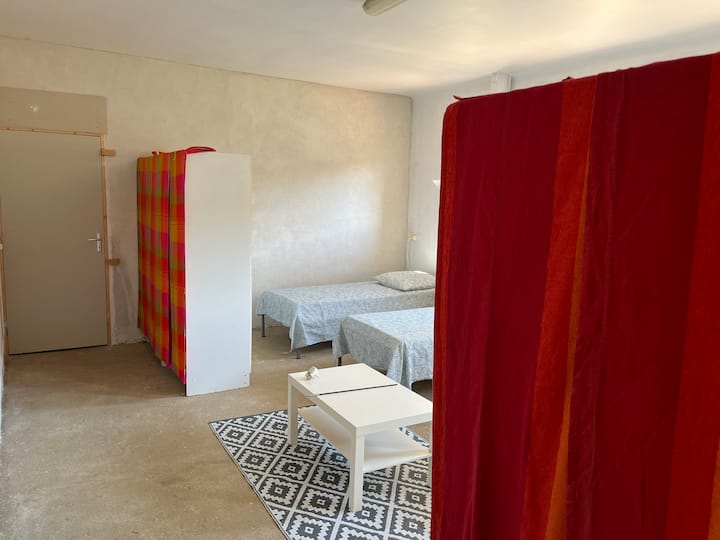 spavaća soba 2 spavaonice 4 kreveta za jednu osobu