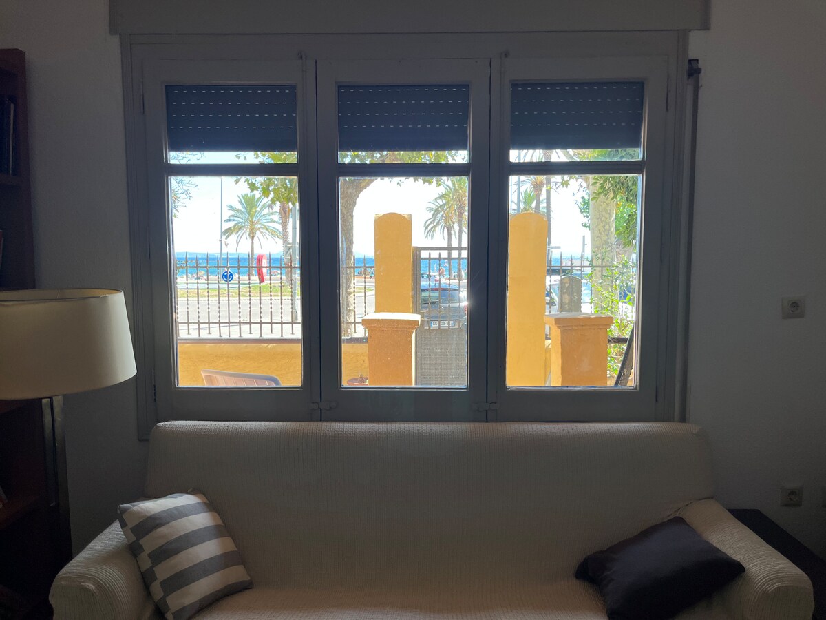 Top Airbnb: Charming house overlooking the sea en Roses