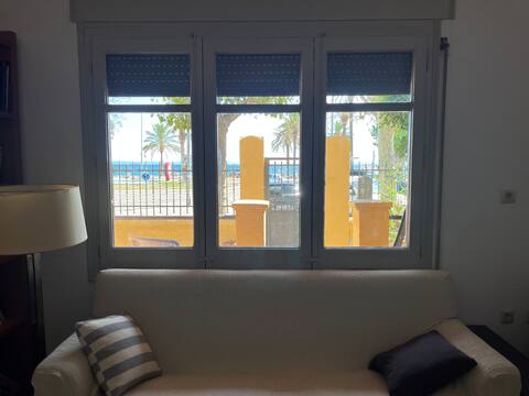 Top Airbnb: Charming house overlooking the sea en Roses