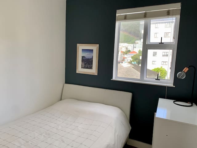 Top Floor | Ocean Views | Elegant 2-bedroom gallery image 4