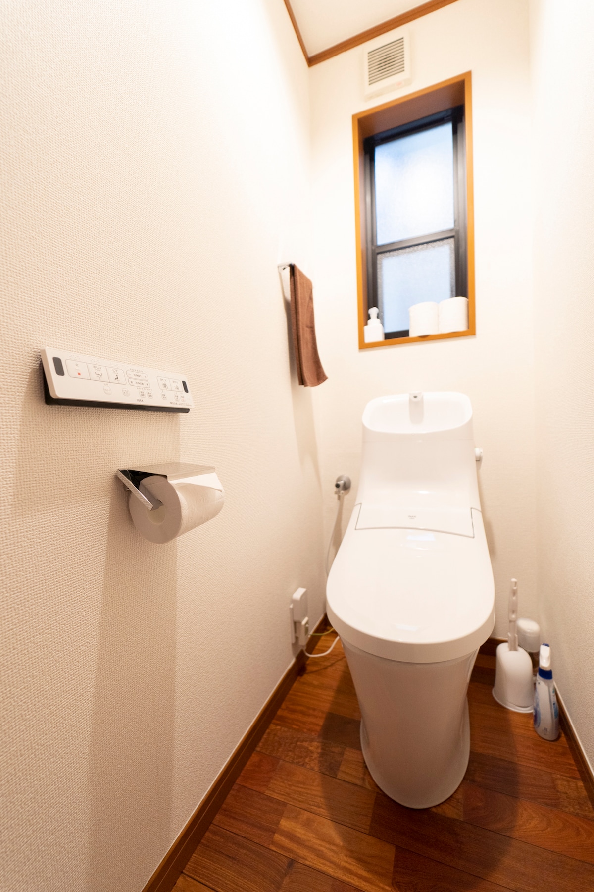 トイレも新品交換済み、ウォシュレット付きです。