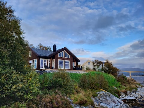 Cozy cabin by the lake