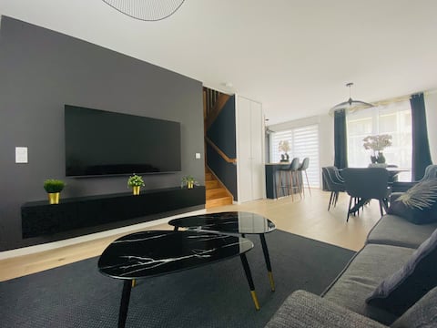Popular Airbnb listing: Charming 4 rooms House -near RER- Disneyland Paris in Chessy