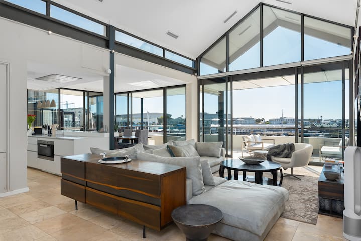 The Waterfront Marina – Penthouse 403 Paregon