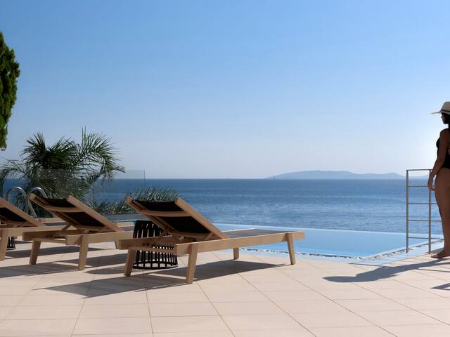 Anima SeaView Luxury Living Villa gallery image 2