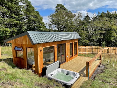 Cosy cabin with hot tub (Hartley Hare)