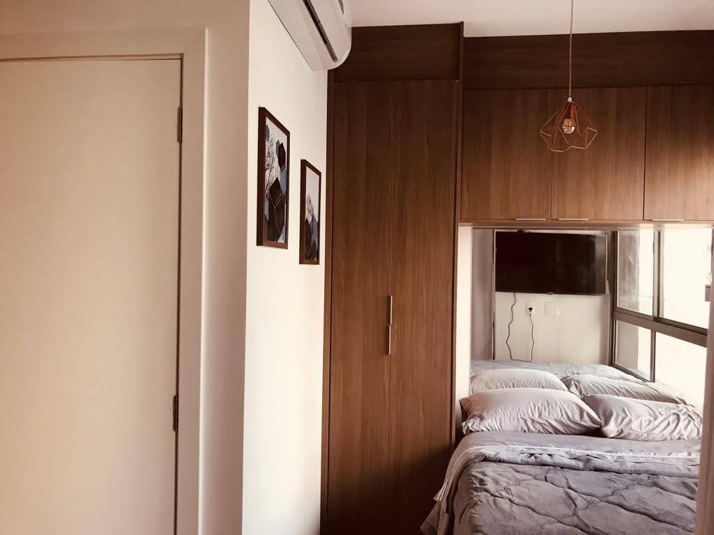 开放式卧室，与客厅直接相连