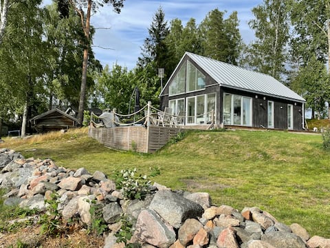 Lakehouse - lake plot with full amenities