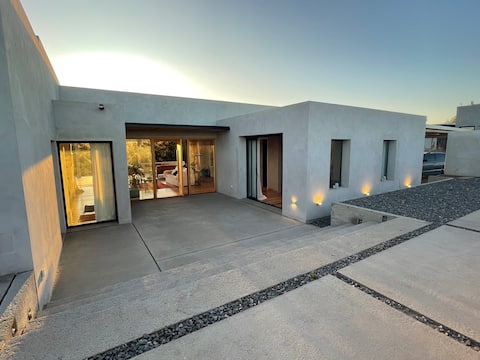 Beautiful 2 bed full house with Mountain View’s