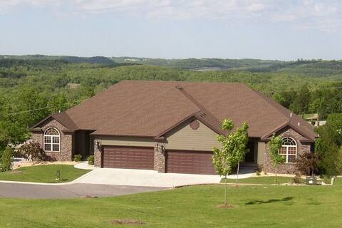 12bd Sleeps 40! Silver DCity 5 min! 3 Pools! Golf!
