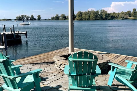 Stunning Lake-front Home at Snowshoe Bay