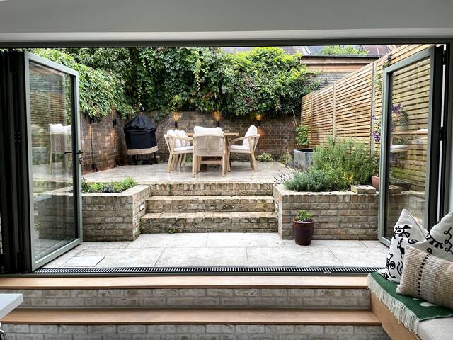 Cosy, modern house in Nunhead gallery image 2