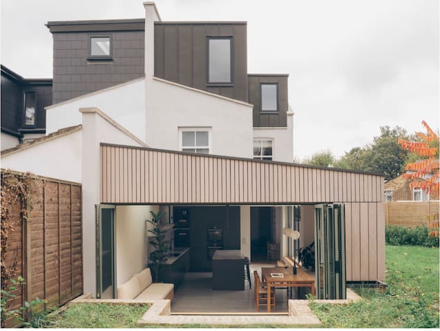Cosy, modern house in Nunhead