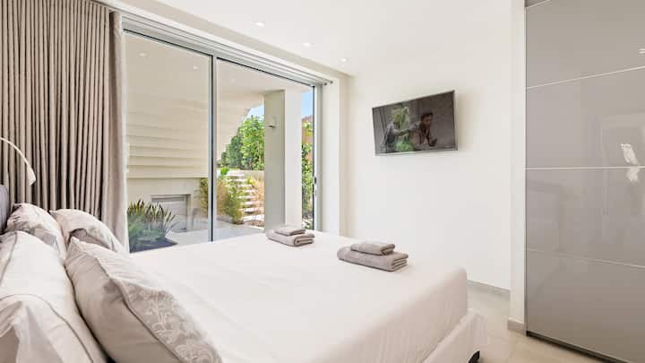 Ground floor ensuite bedroom leading to patio and private garden area