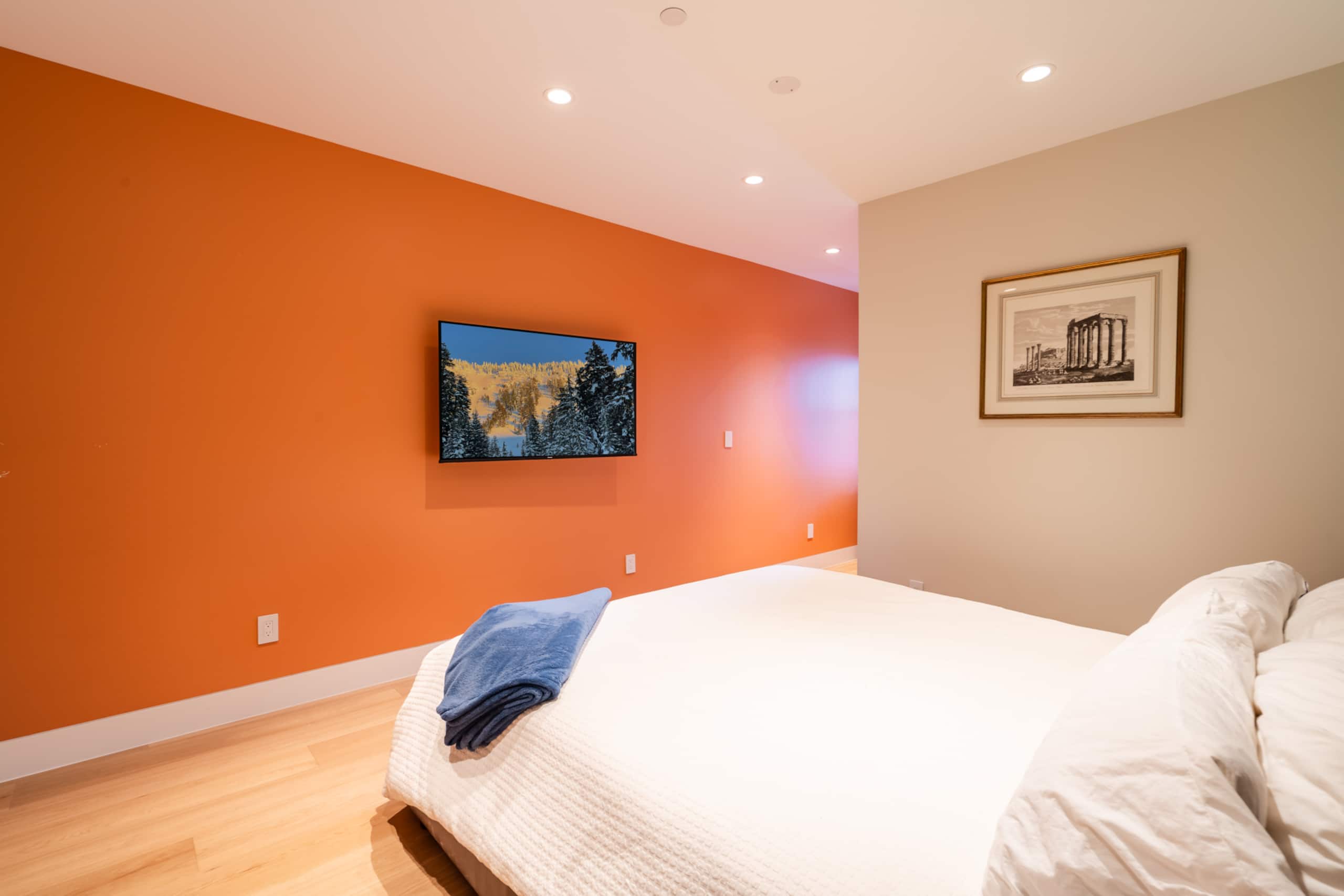 Home in San Francisco · ★4.97 · 2 bedrooms · 2 beds · 1 bath - Image 11