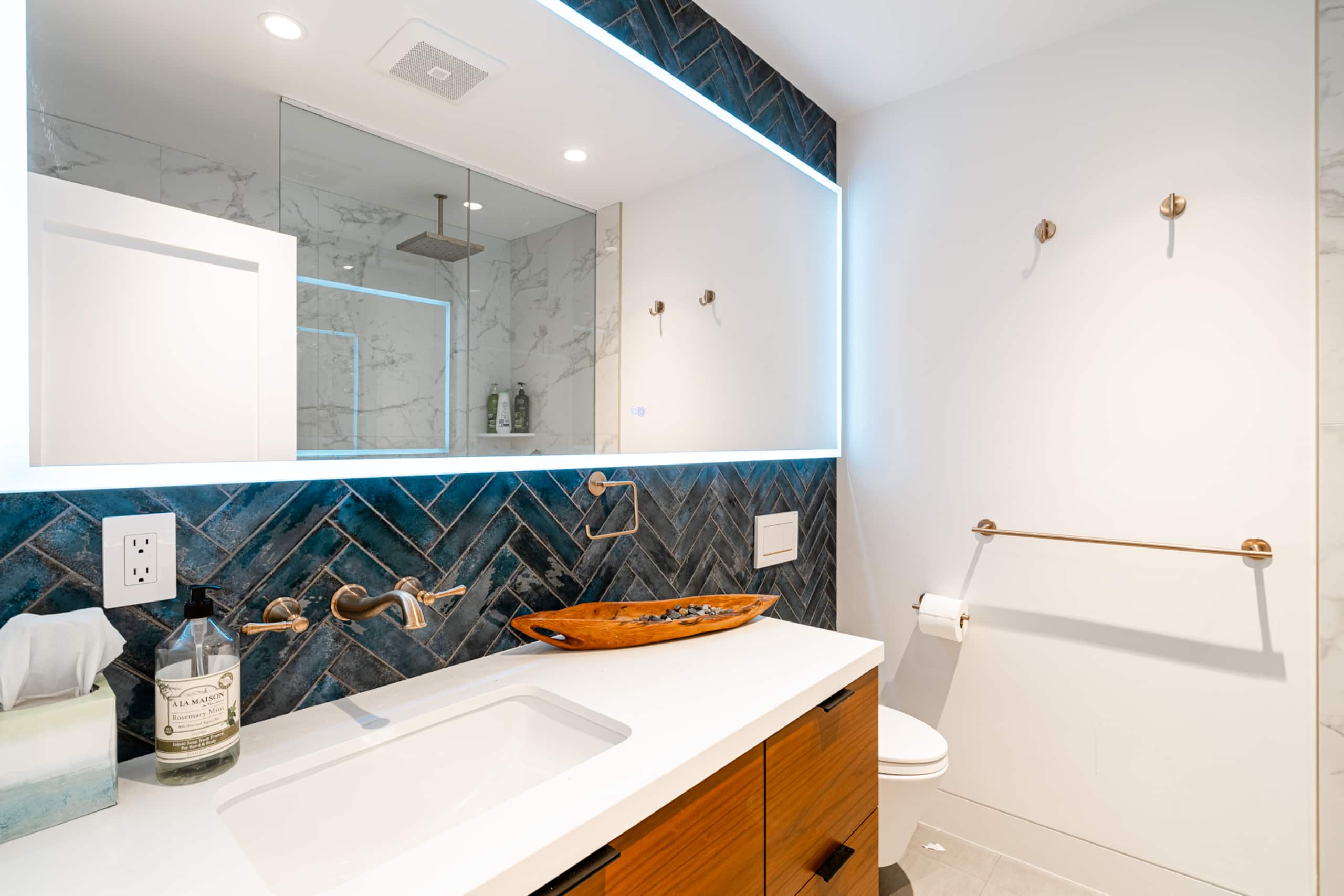 Home in San Francisco · ★4.97 · 2 bedrooms · 2 beds · 1 bath - Image 18