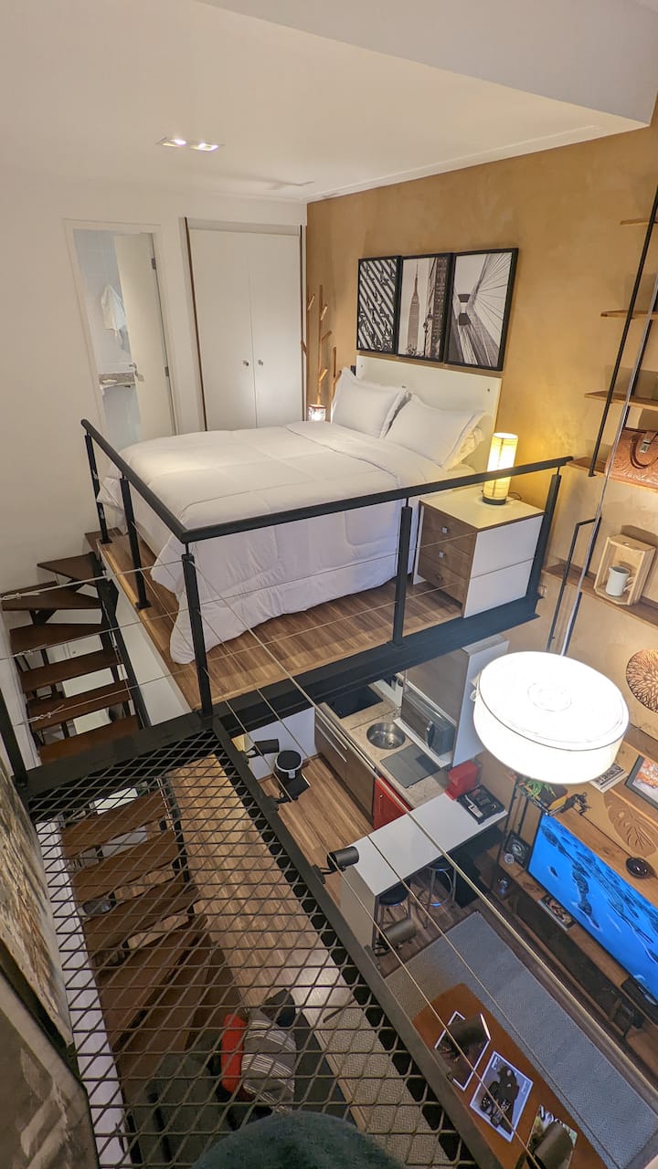 Двойно легло, килер с дъска за гладене и баня с душ на заден план.