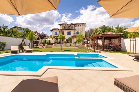 'Villa Mediterra'-Varna 5 bedroom Luxury w/Pool