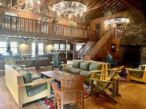 Rustic Lakeside Camp. Sleeps 42!