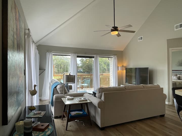 “Rise Up For The View” Condo With 1 King, 2 Queens - Sunset Beach, NC