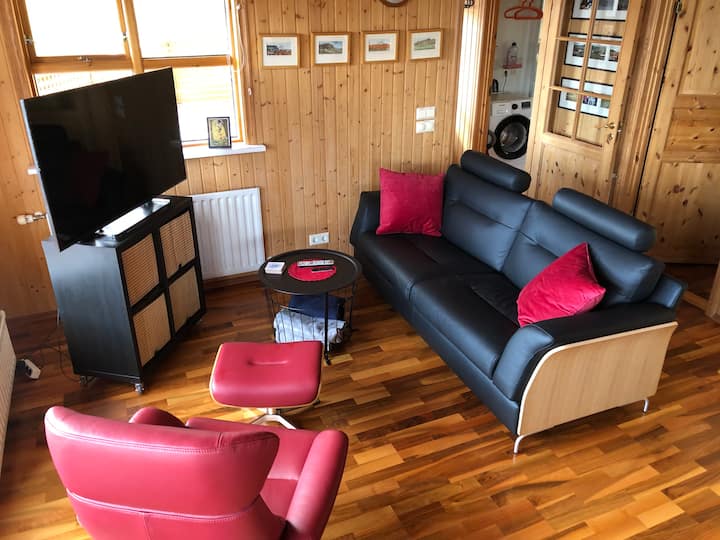 Cheerful 2 Bedroom Bungalow With Patio And Hot Tub - Islandia