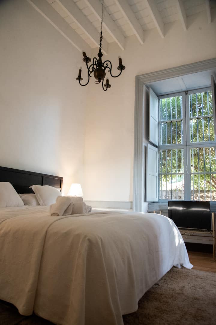 מיטת קינג סייז - חדר רחצה משותף