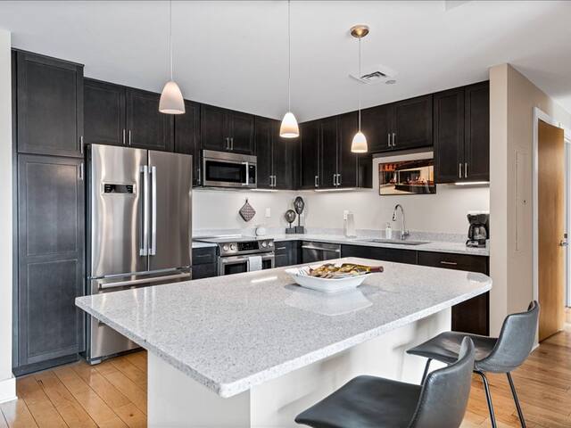 Downtown Chic Luxury Condo with Views gallery image 4