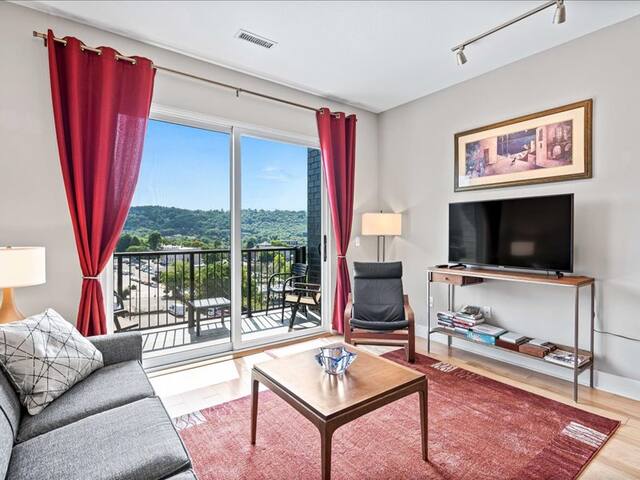 Downtown Chic Luxury Condo with Views gallery image 2