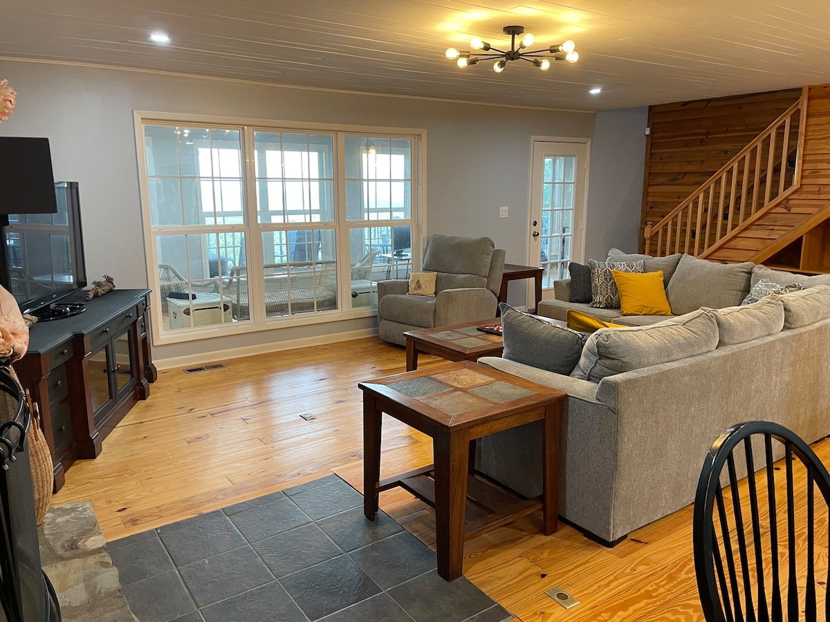 Top performing Airbnb: Family Mountain Cabin with Panoramic Views in Fort Payne
