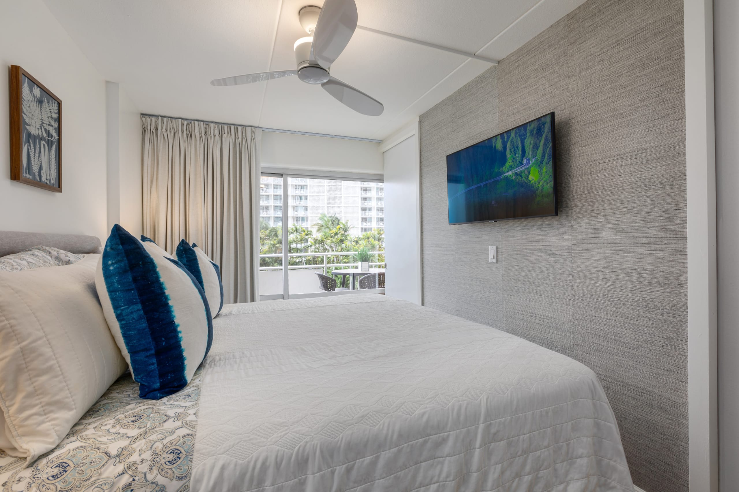 Condo in Honolulu · ★4.89 · 1 bedroom · 2 beds · 1 private bath - Image 13