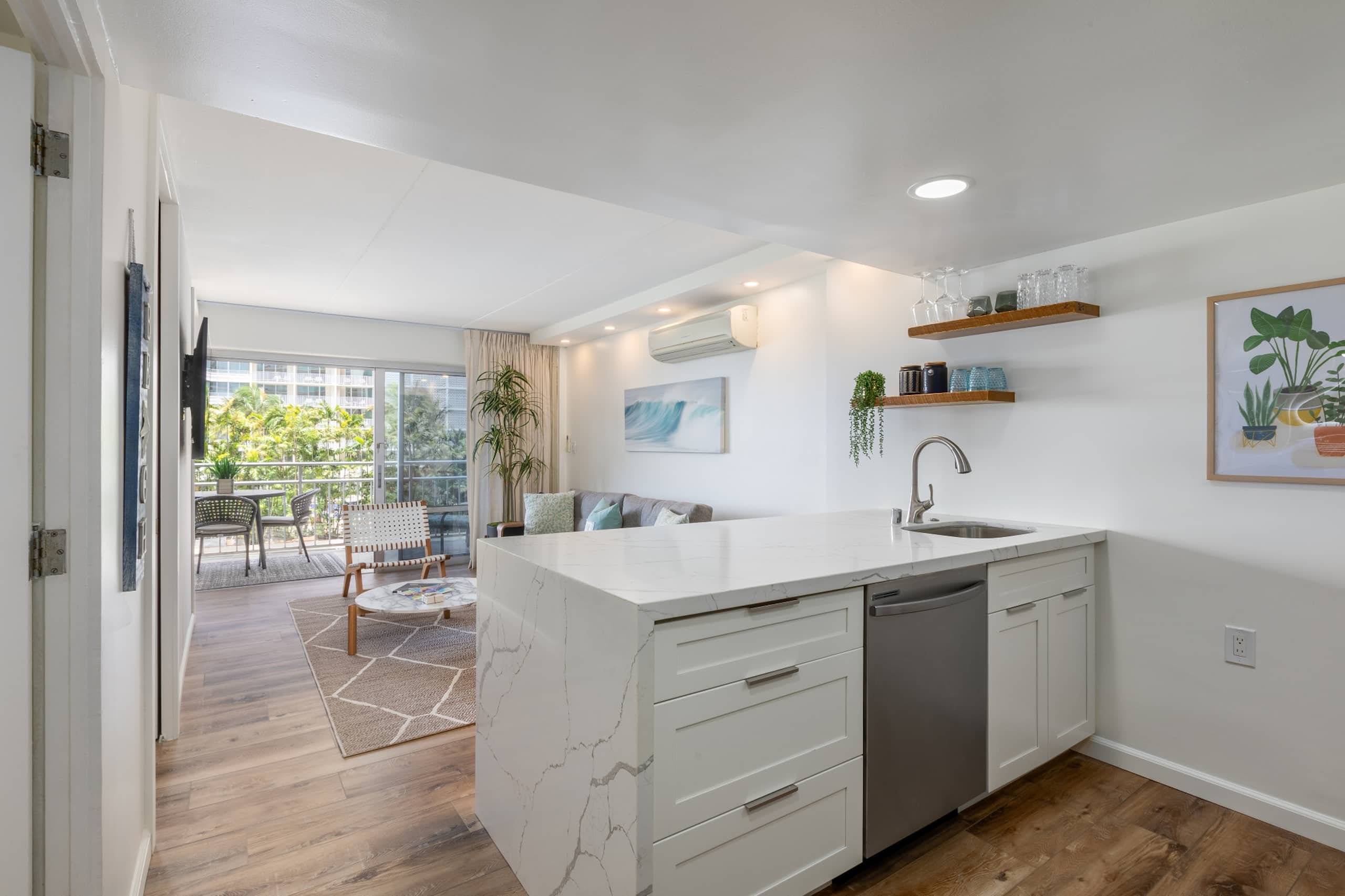 Condo in Honolulu · ★4.89 · 1 bedroom · 2 beds · 1 private bath - Image 7