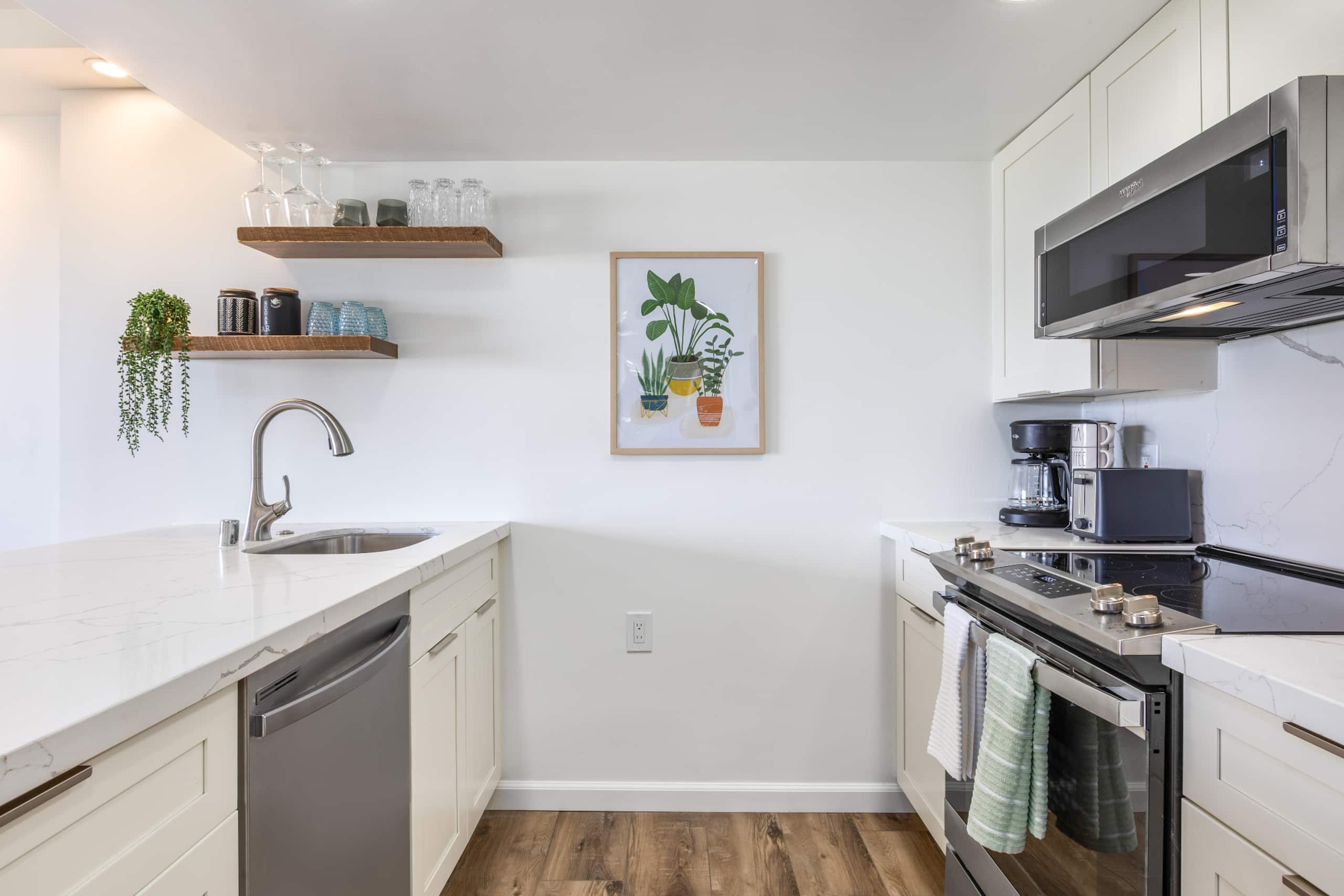 Condo in Honolulu · ★4.89 · 1 bedroom · 2 beds · 1 private bath - Image 8