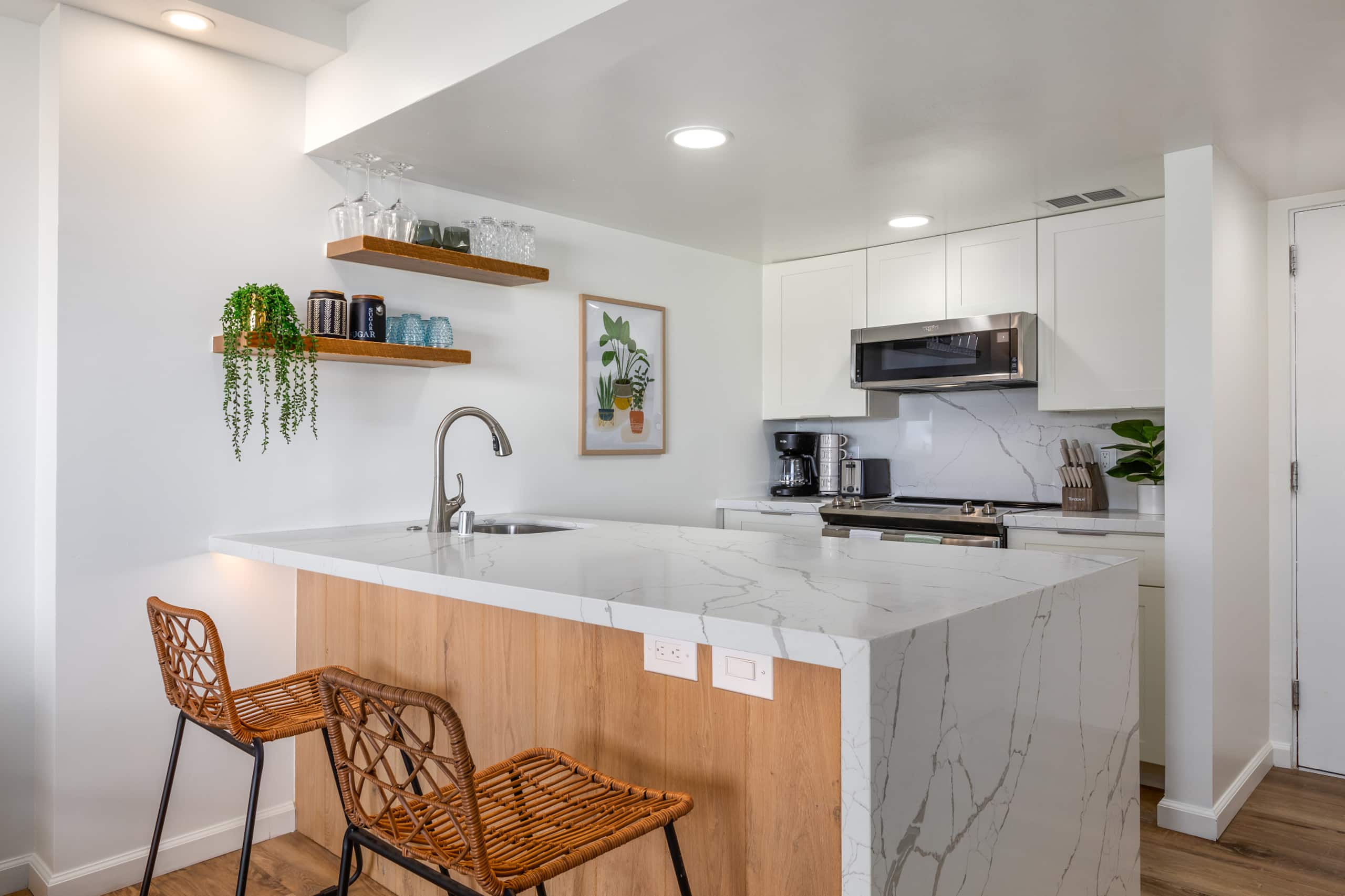 Condo in Honolulu · ★4.89 · 1 bedroom · 2 beds · 1 private bath - Image 6