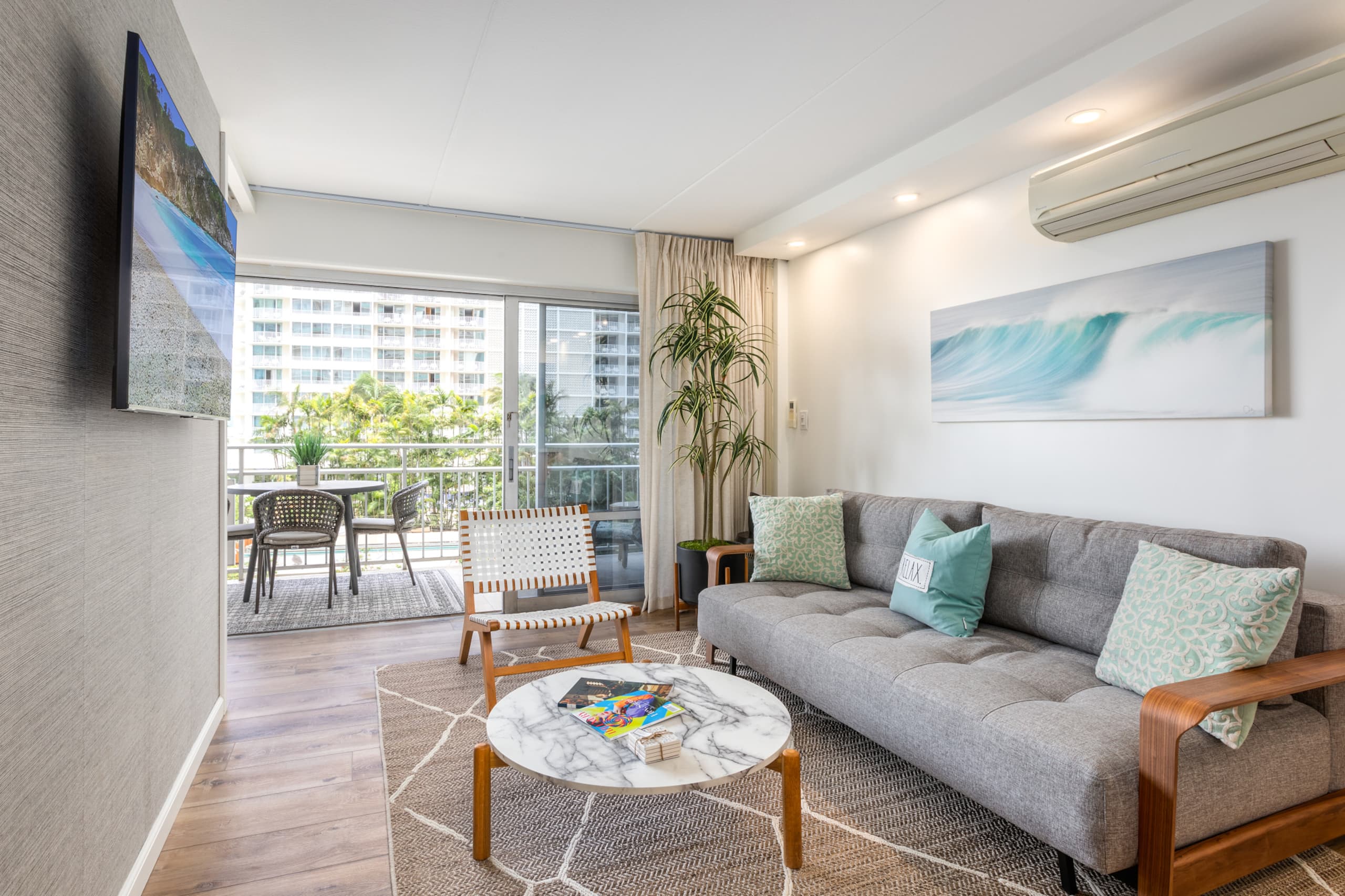 Condo in Honolulu · ★4.89 · 1 bedroom · 2 beds · 1 private bath - Image 4