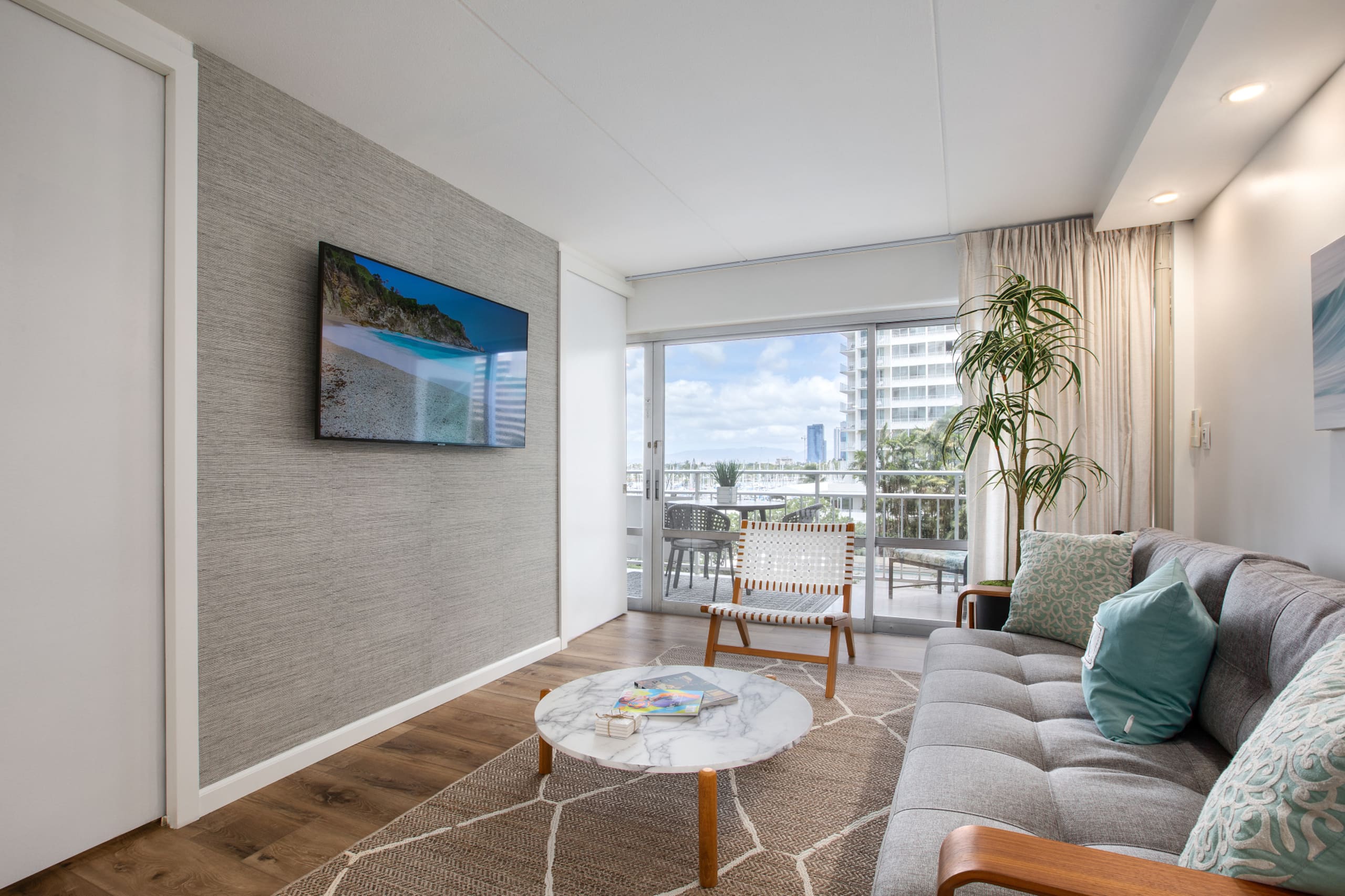 Condo in Honolulu · ★4.89 · 1 bedroom · 2 beds · 1 private bath - Image 3