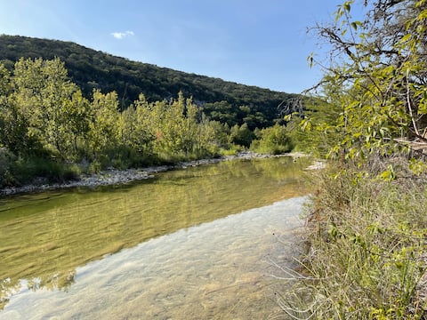 Roadrunner | Riverfront 3BR with Views & Fire Pit